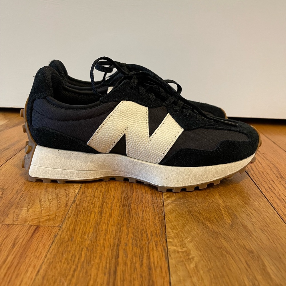New Balance 327 Sneakers